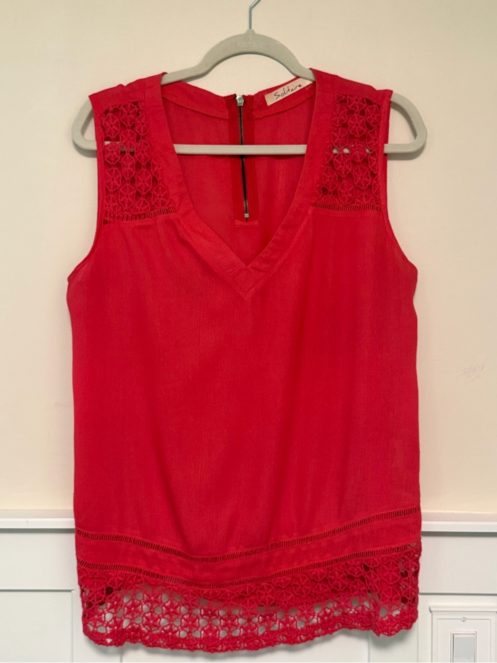 Size M - Solitaire Red V-Neck Crochet-Hem Sleeveless Top